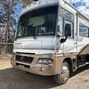 2005 Winnebago Adventurer 35A